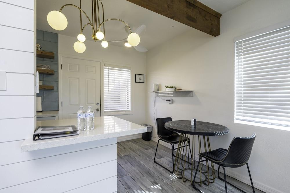 Ash & Ko Boutique Lodging photo 12