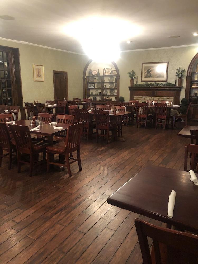 Talbott Inn photo 99