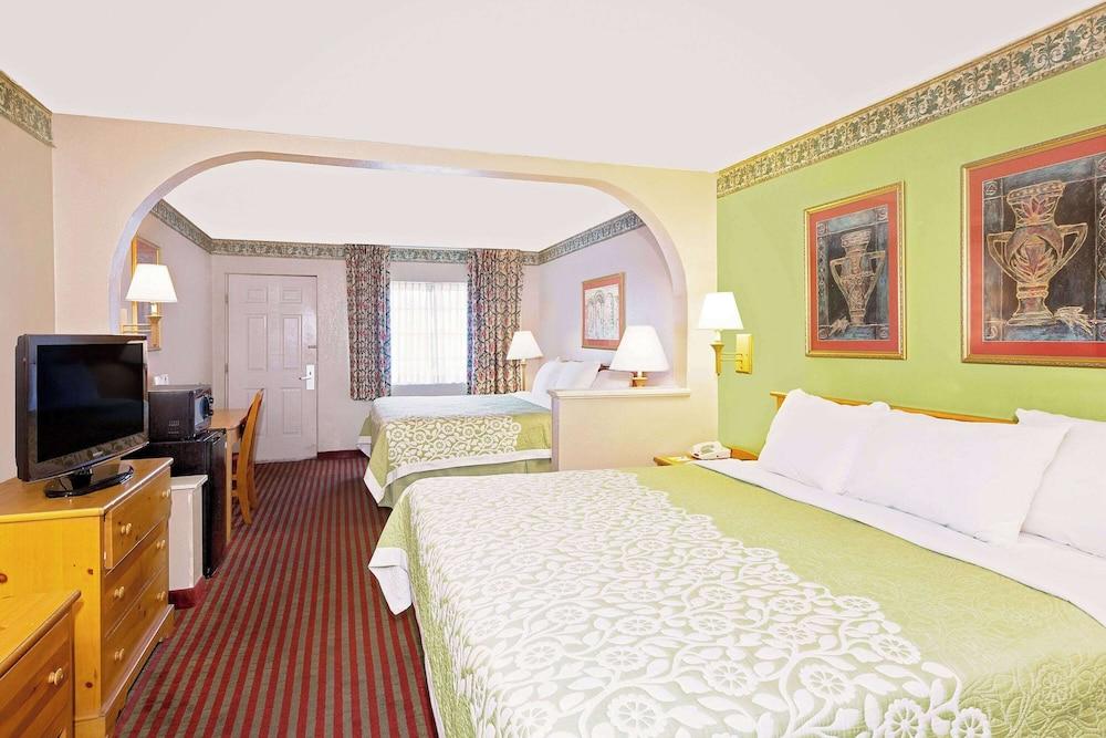 Days Inn & Suites by Wyndham Starkville photo 7