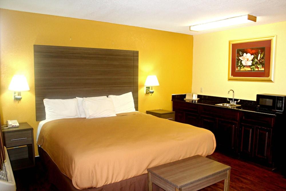 Village Inn Cotulla photo 8