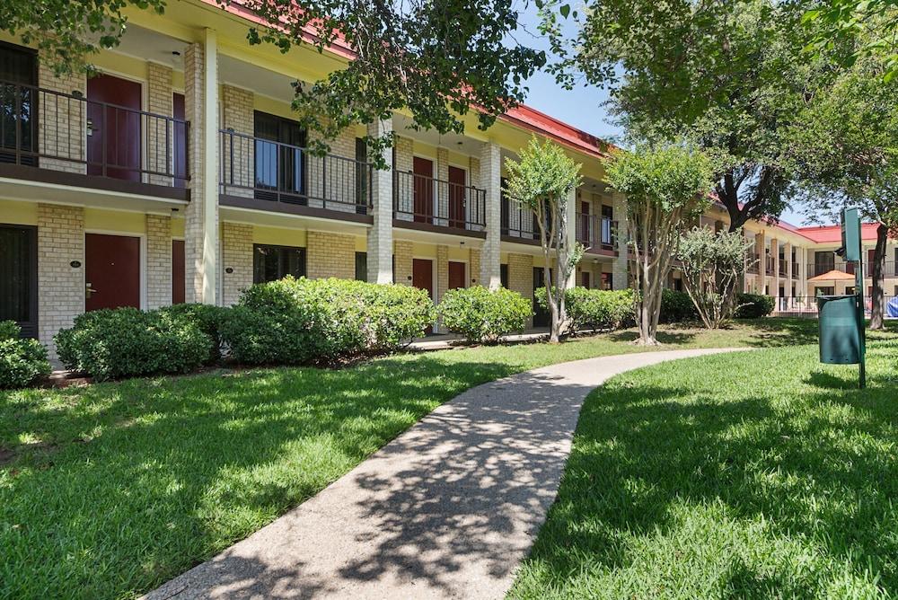 Red Roof Inn PLUS+ Dallas – Addison photo 35