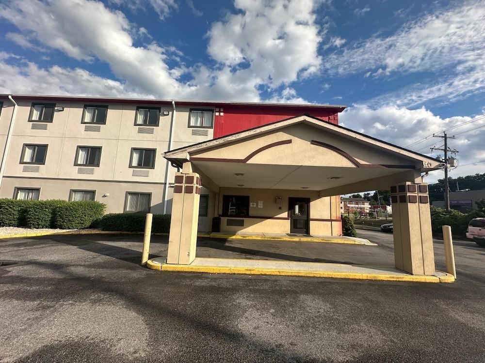 Ramada by Wyndham York Harrisburg Hershey photo 17