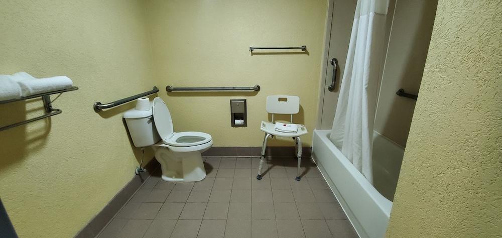 Motel 6 Savannah, GA- Gateway & I-95 photo 14