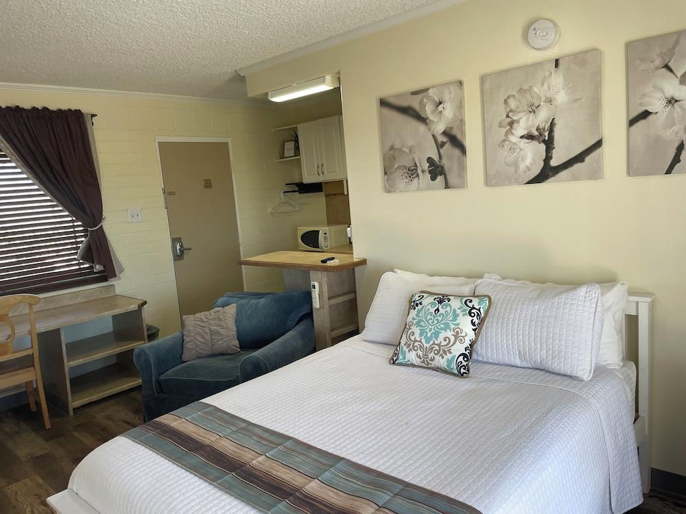 Hilltop Tavern and Inn photo 15