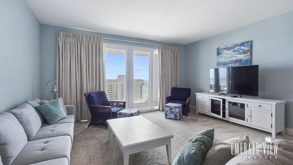 Laketown Wharf by Emerald View Resorts photo 30