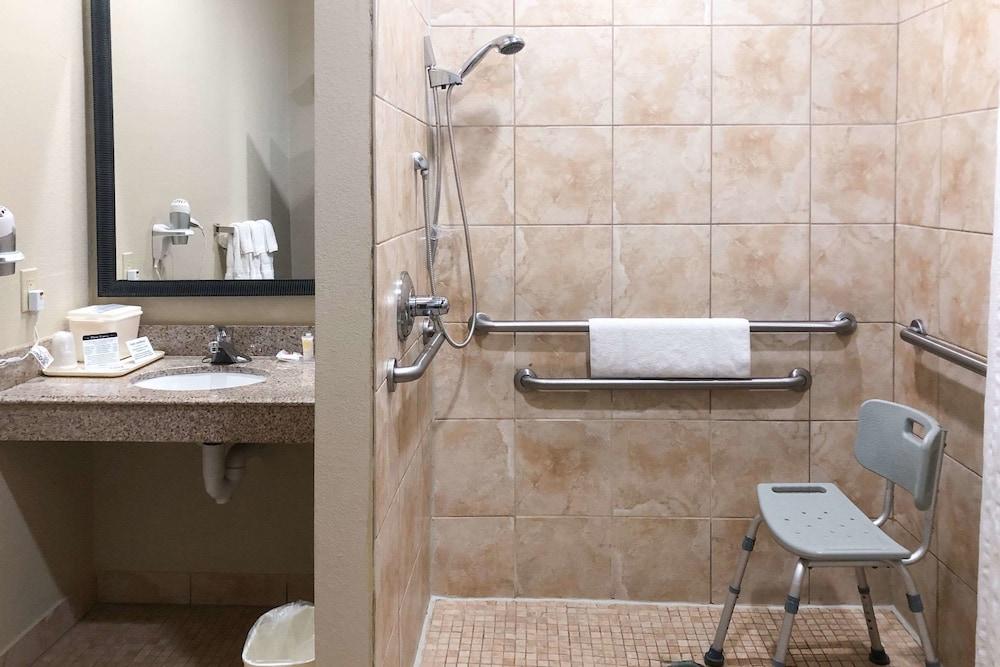 Comfort Suites Beaumont I-10 photo 28