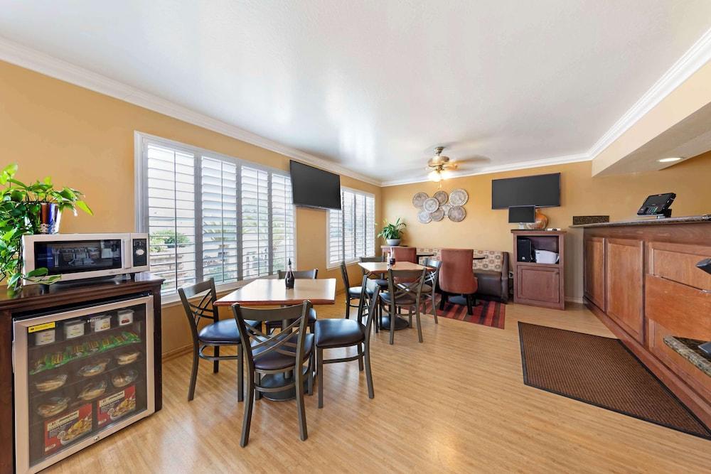 Best Western Hanford Inn photo 34