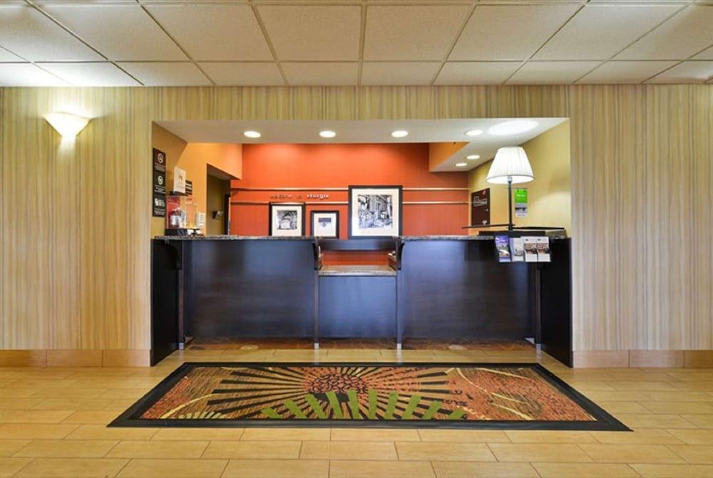 Hampton Inn Sturgis-Lagrange Area photo 9