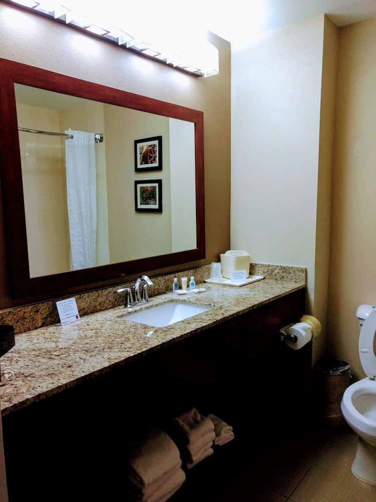 Comfort Suites Johnson City near University photo 8
