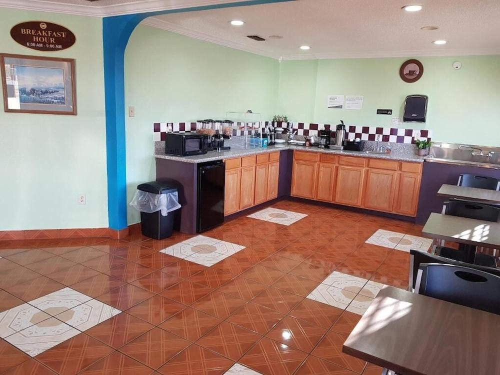 Budget Host Inn Eastland photo 14