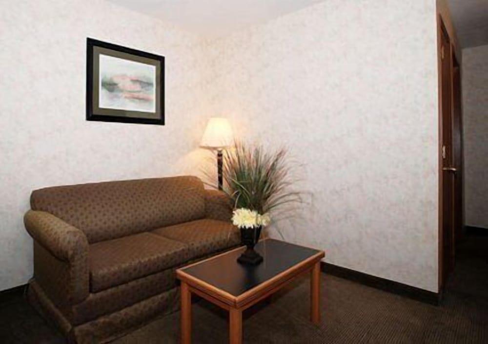 Quality Inn & Suites photo 24