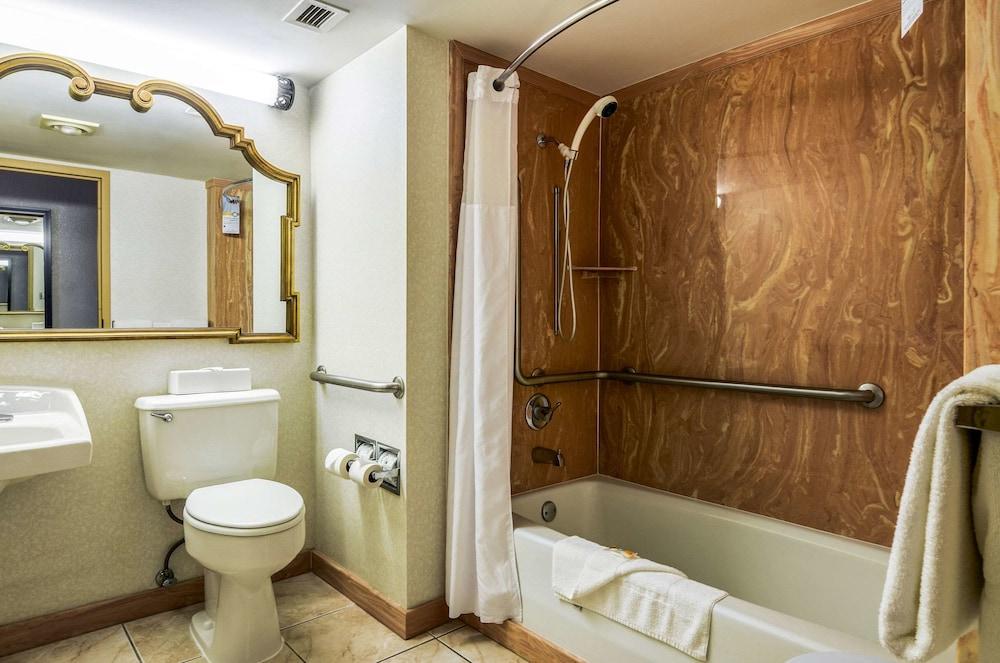 Quality Inn & Suites Winfield photo 18