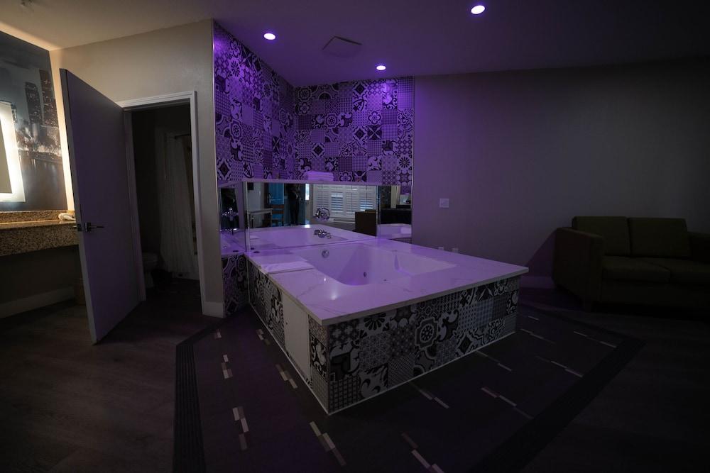 Mid City Inn and Suites photo 16