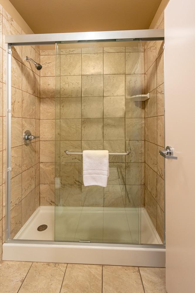 Landmark Suites photo 3