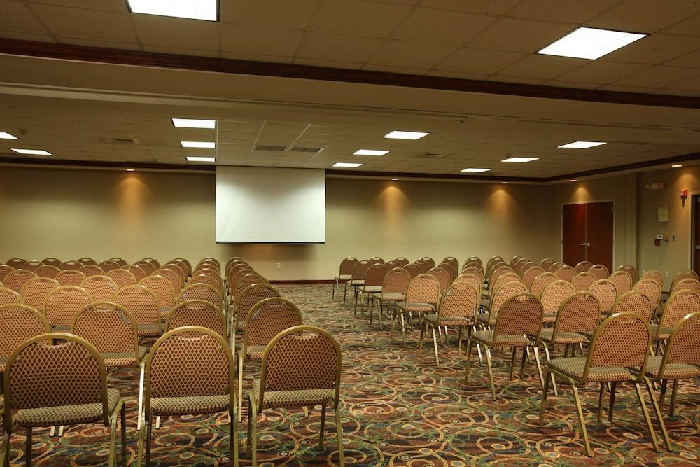 Hampton Inn Woodbridge photo 44