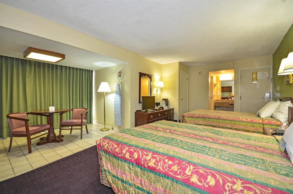 Days Inn by Wyndham Southern Hills/ORU photo 33