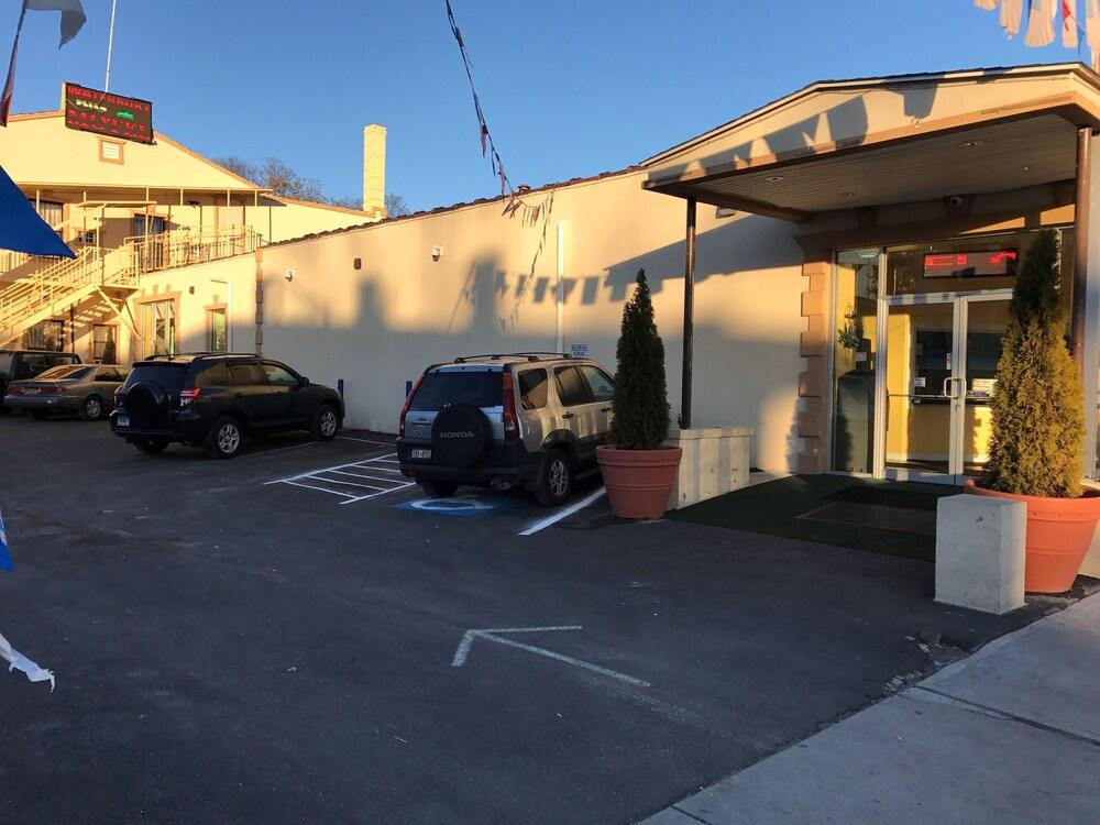 Waterbury Motel photo 26