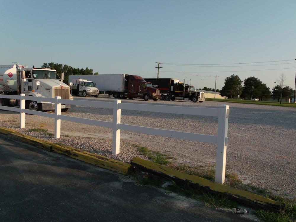 Americas Best Value Inn & Suites Harrisonville photo 41