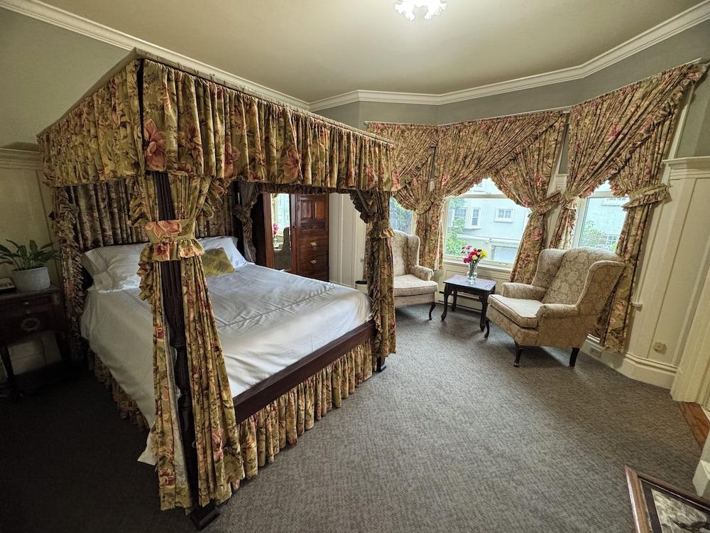 Nob Hill Inn photo 18