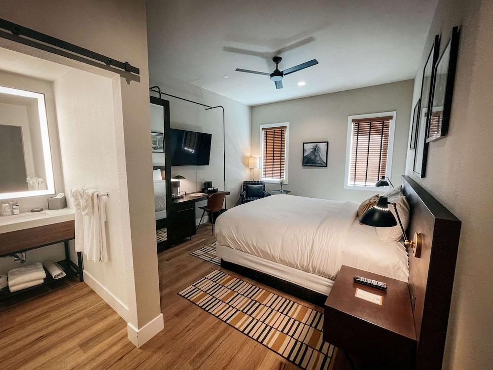 Gateway Hotel, Trademark Collection by Wyndham photo 13