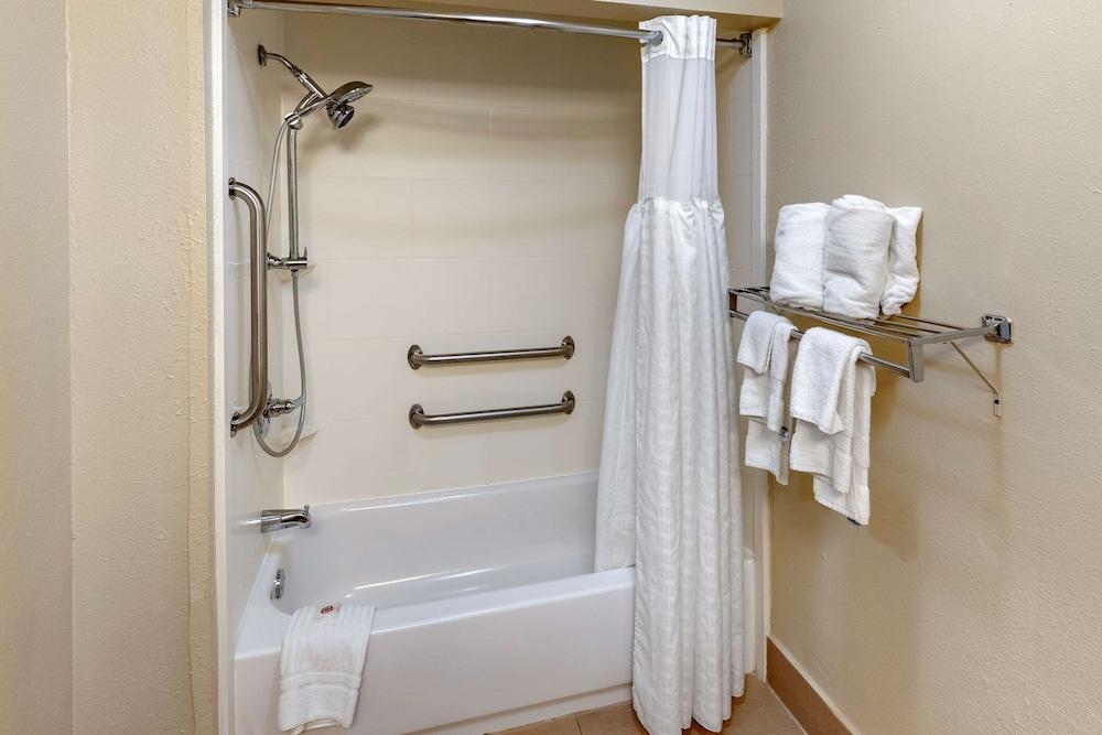 Comfort Inn & Suites Lincoln I-20 photo 24
