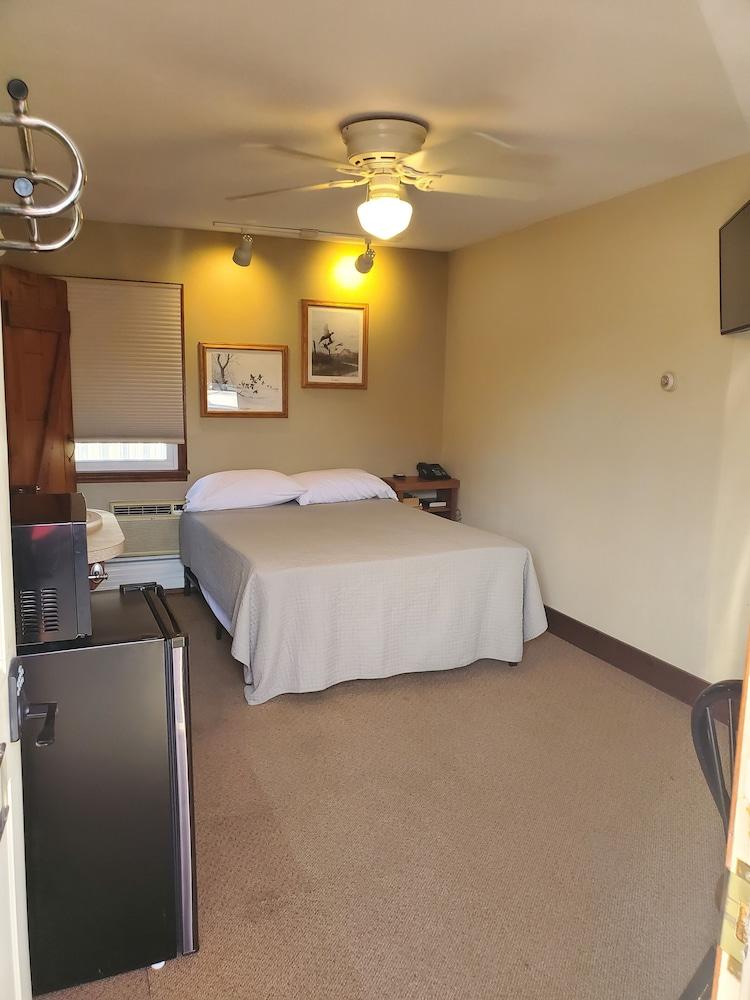 Evergreen Inn photo 2