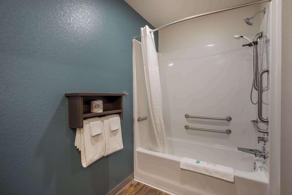 Woodspring Suites Milwaukee - Menomonee Falls photo 12