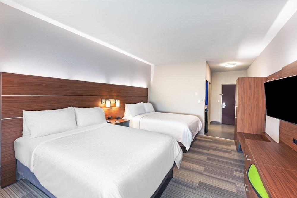 Holiday Inn Express Hotel & Suites Orange by IHG photo 22