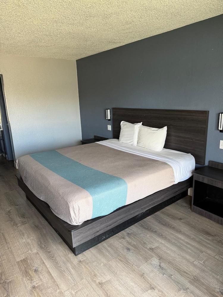 Best Value Inn Garland photo 6