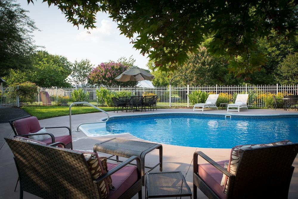 Burke Manor Inn & Pavilion photo 15