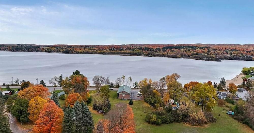 South Arm Retreats photo 30
