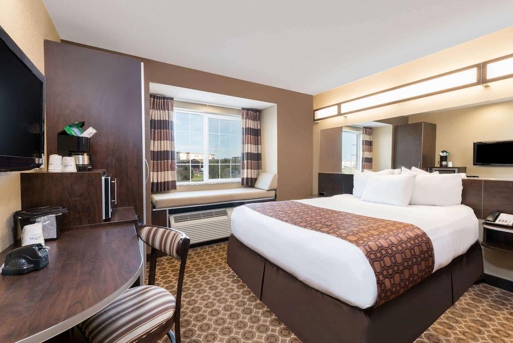 Microtel Inn & Suites by Wyndham Dickinson photo 9
