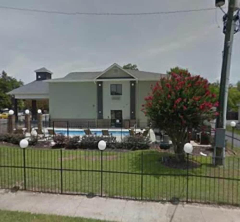 Econo Lodge photo 14