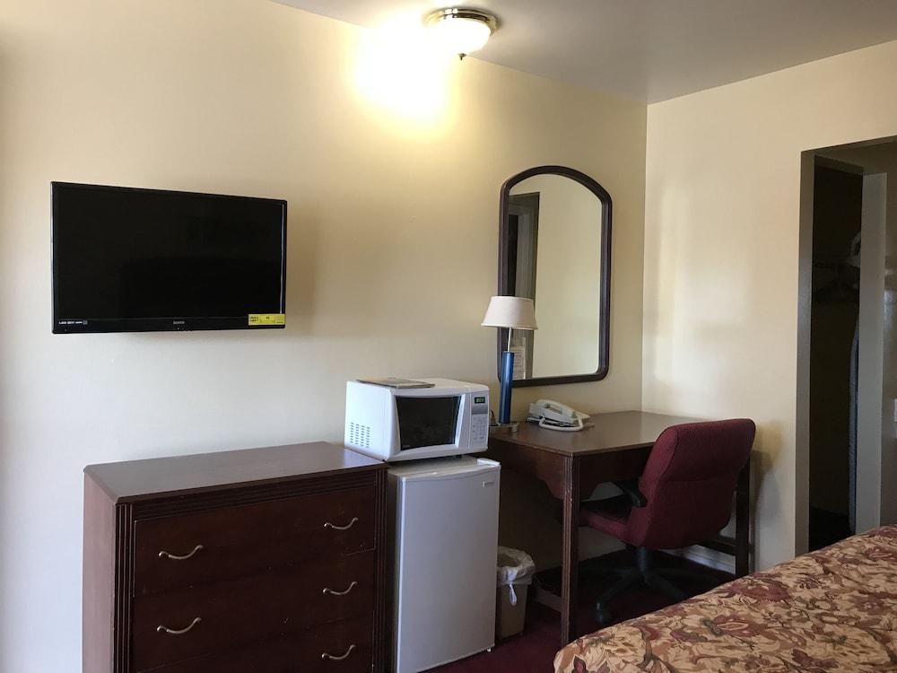 American Inn by OYO Colorado City I-20 photo 13