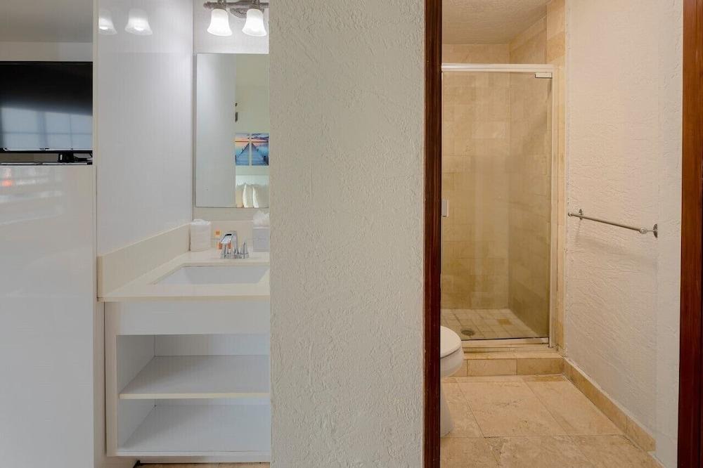 Ocean Five Hotel photo 17