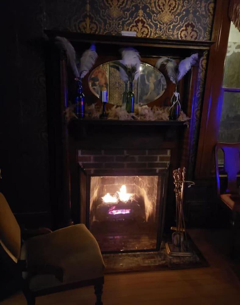 Iron Amethyst Inn   Boutique Hotel photo 27