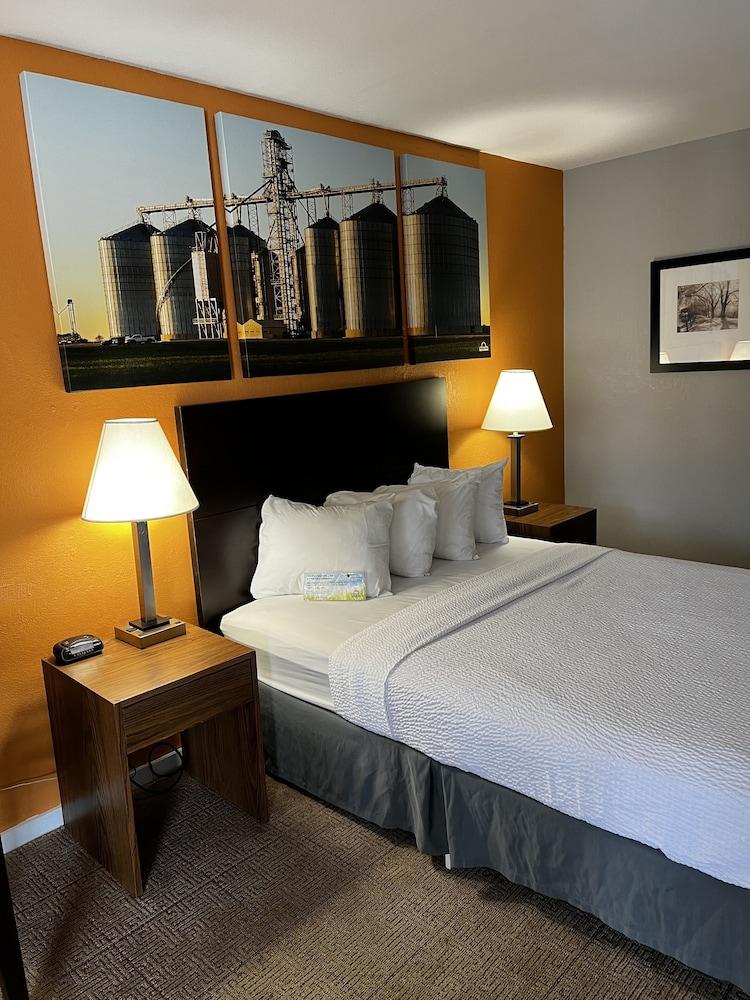 Days Inn by Wyndham Hays photo 9
