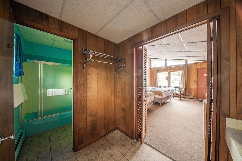 Park Motel and Cabins photo 11