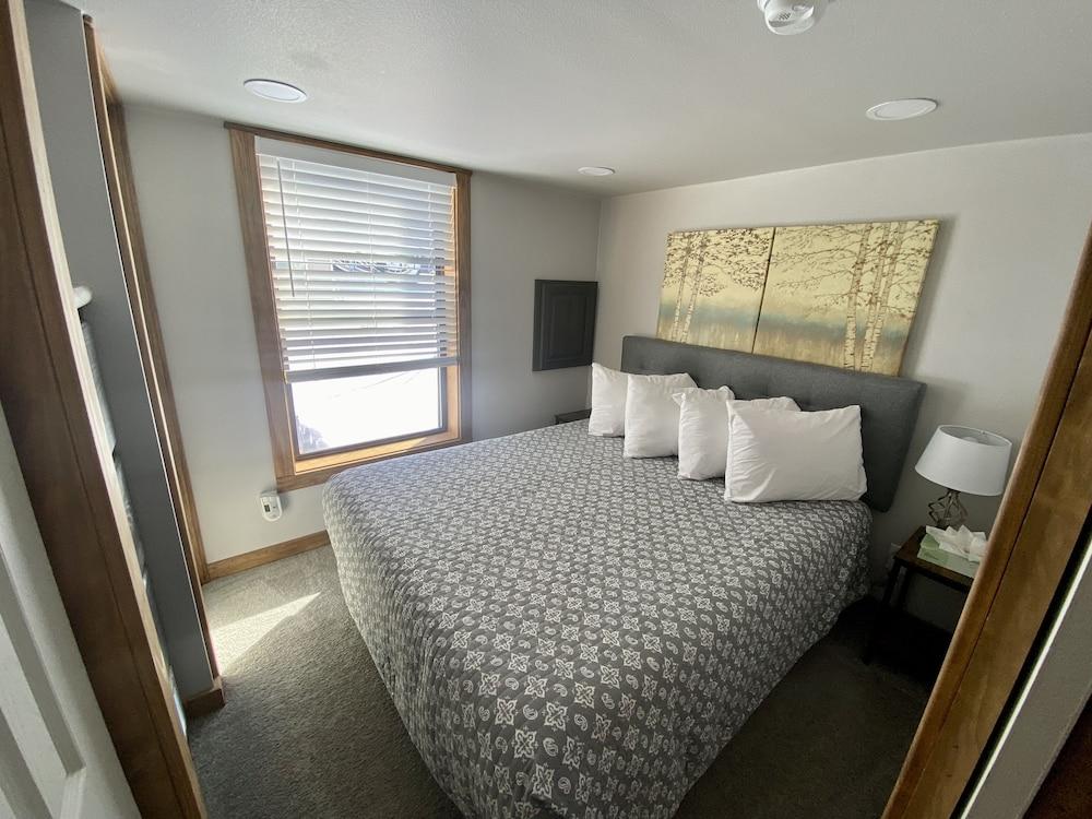 The Lodges of Oak Creek photo 11