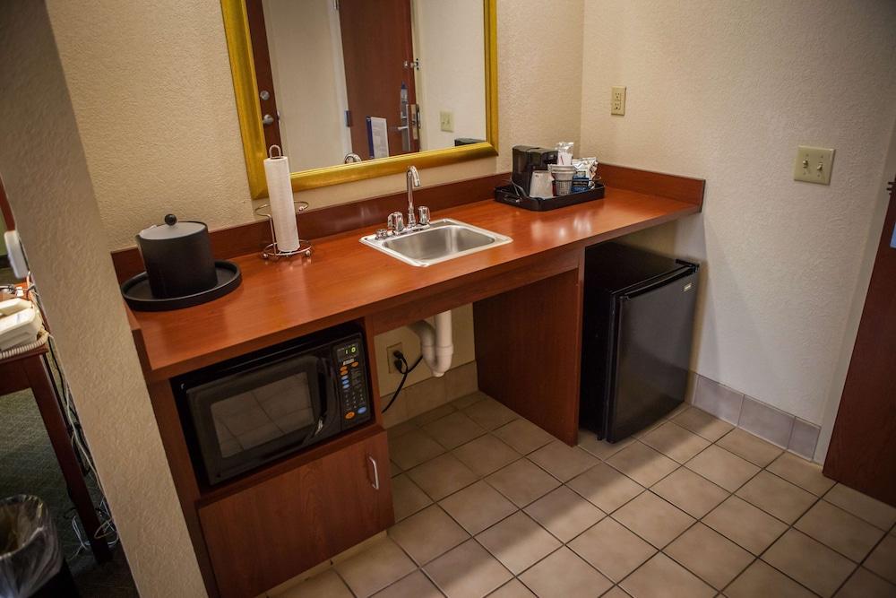 Hampton Inn & Suites Springfield-Southwest photo 18
