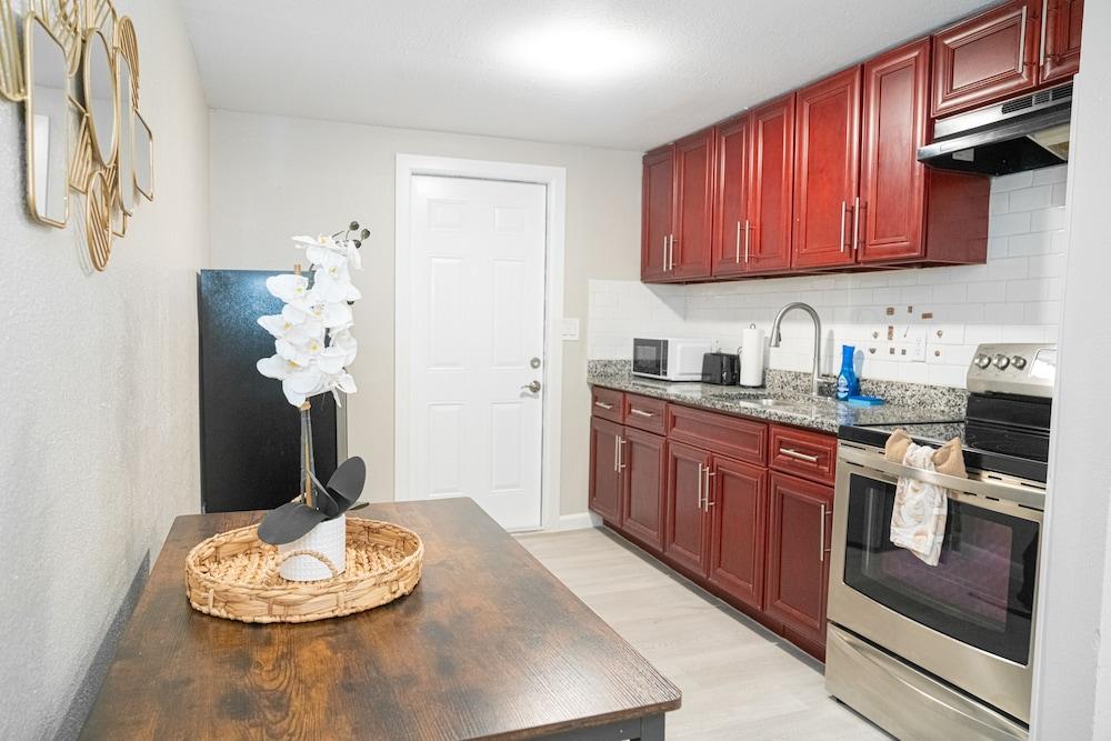 University Serenity Suites 15th photo 3