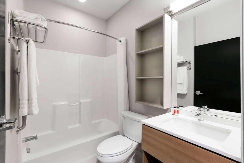Permian Studio Apartments photo 10