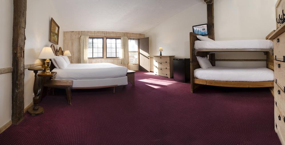 Summit Lodge photo 15