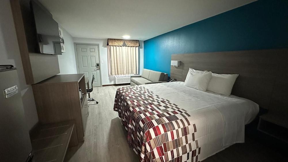 CAMDEN COUNTRY INN photo 2