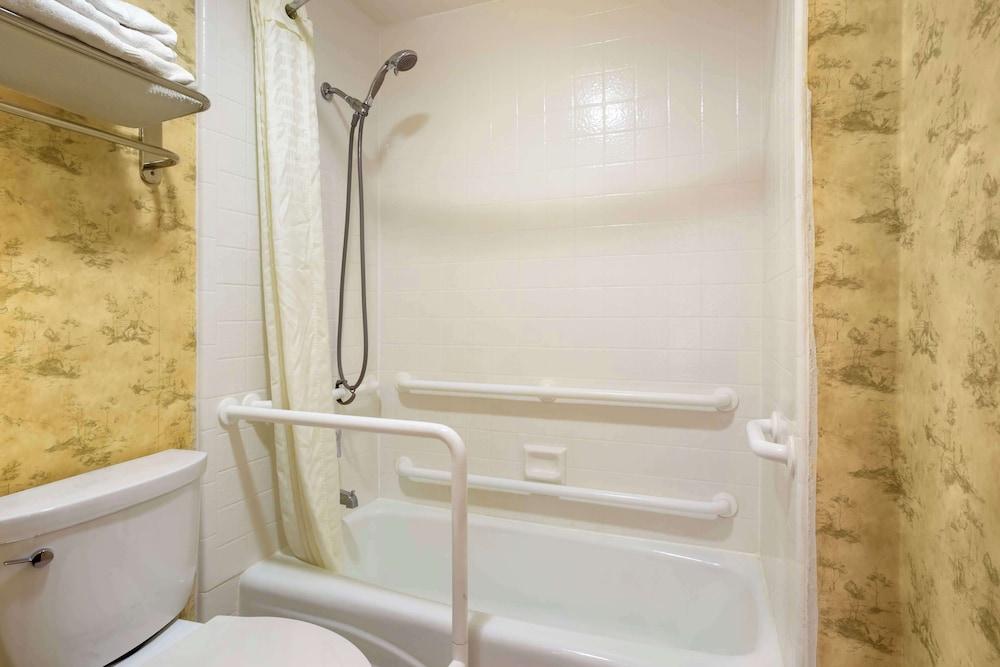 Best Western Shadow Inn photo 29