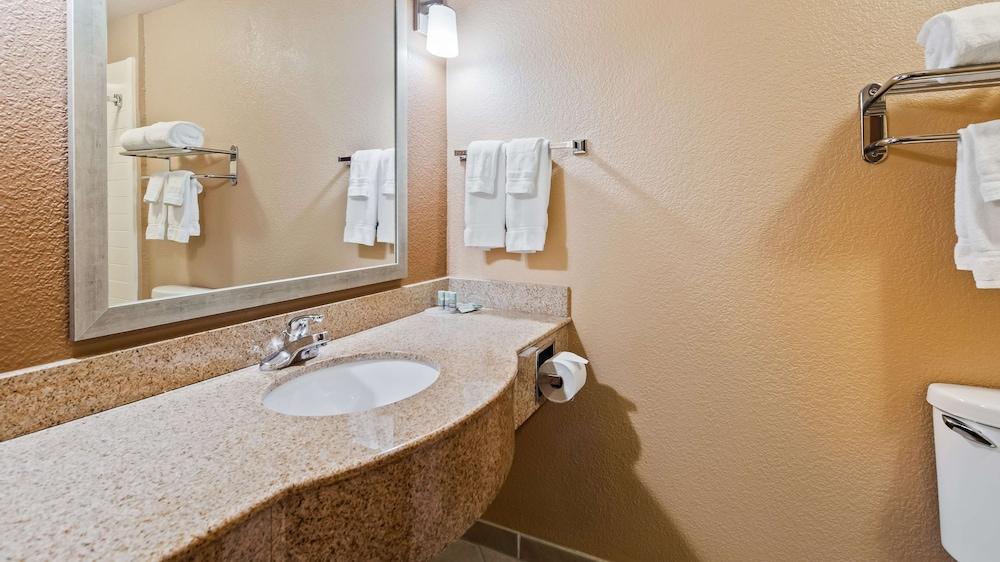 Best Western Granbury Inn & Suites photo 24