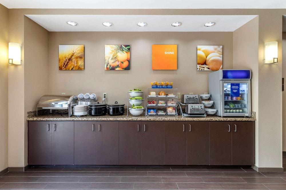 Comfort Suites Manchester near Arnold AFB photo 9