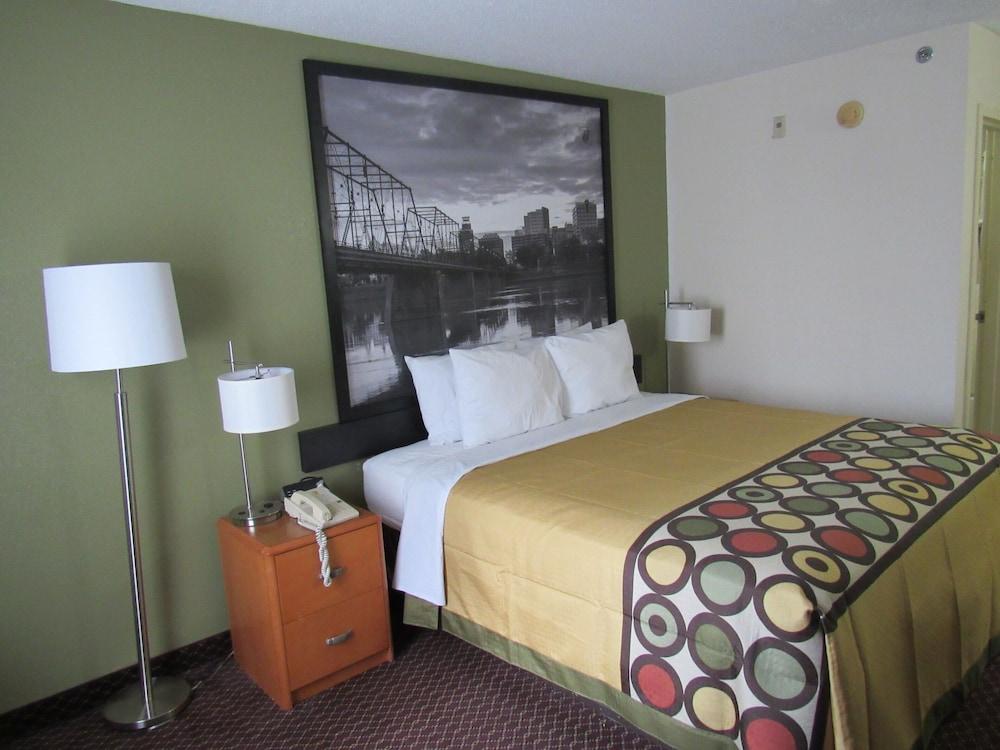 Super 8 by Wyndham New Cumberland photo 9
