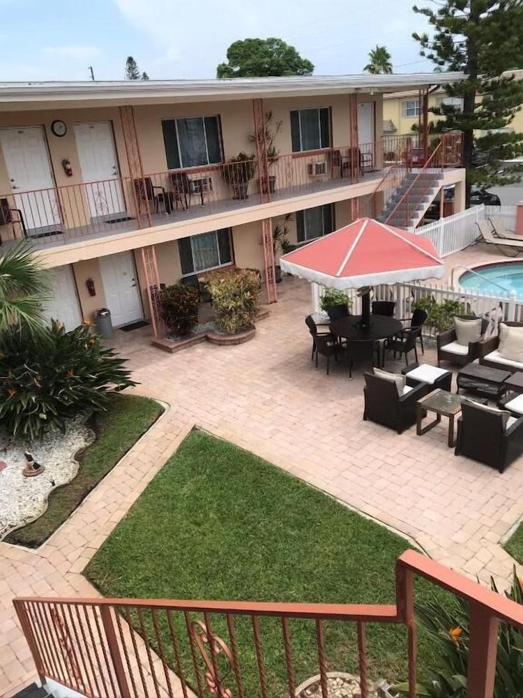 Carlton House Motel photo 3