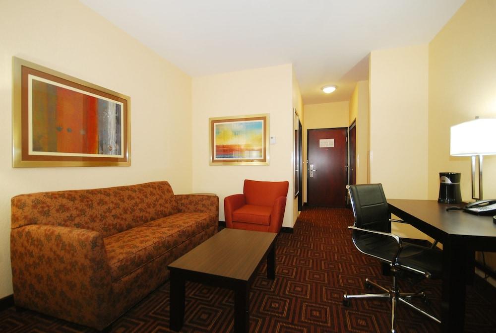 Paradise Inn & Suites photo 15